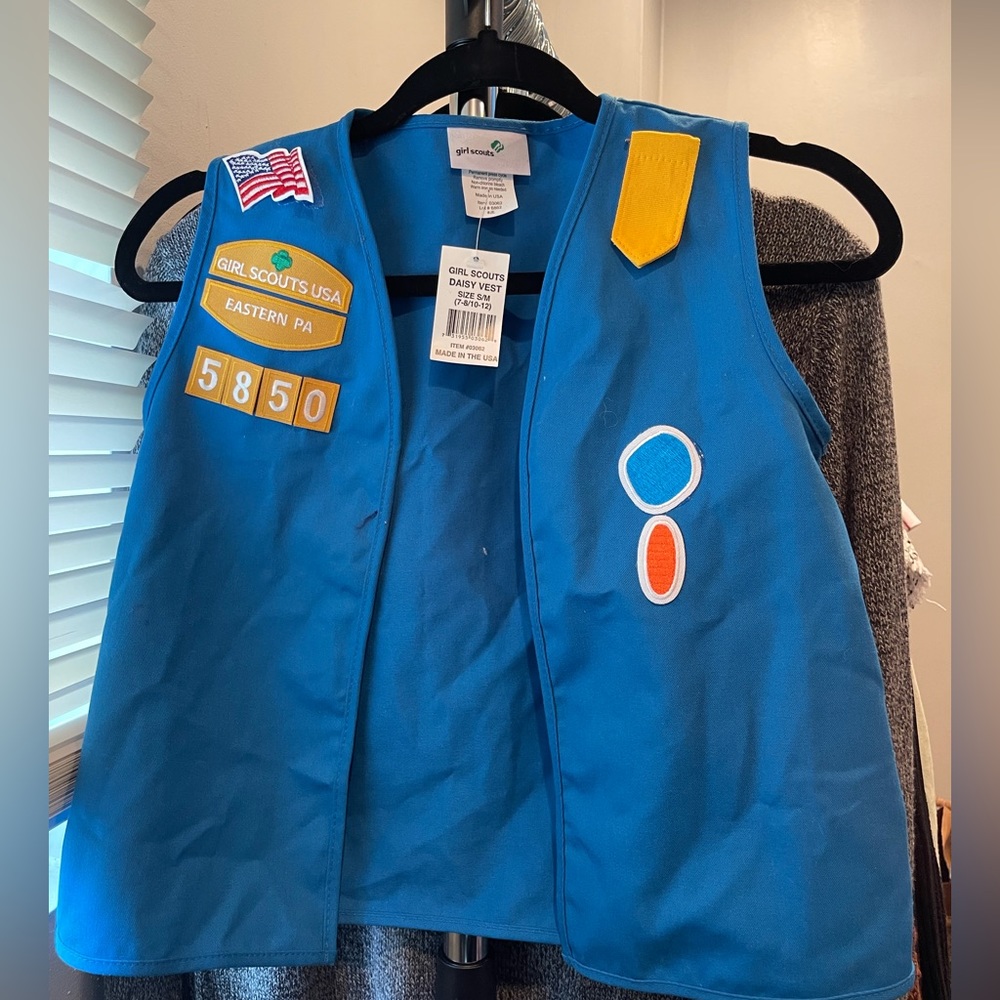 Young girls Girl Scout Daisy Vest